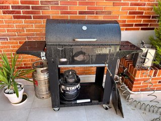 Barbacoa de carbón negra