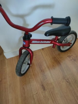 Bicicleta de equilibrio roja Chicco