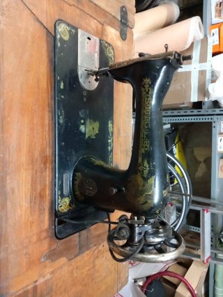 Máquina de coser Singer antigua
