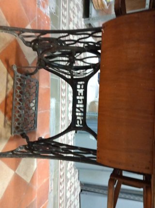 Máquina de coser Singer antigua