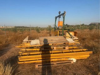 Montacargas de obra amarillo