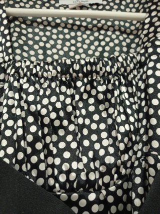 Blusa negra lunares plateados Zara