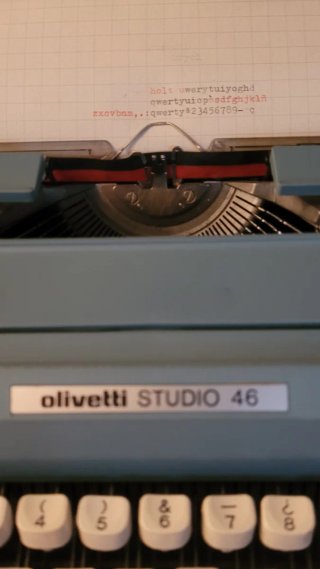 Máquina de escribir Olivetti Studio 46 + mesa