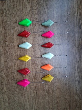12 plomos de pesca de colores