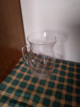 Jarrón de cristal transparente