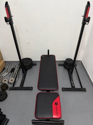 Banco de pesas y gimnasio