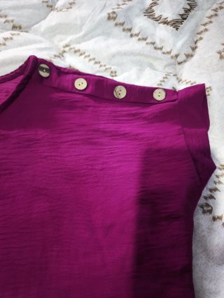 Blusa morada con botones