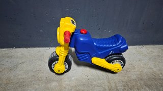Moto de plástico para niños