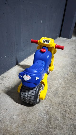 Moto de plástico para niños
