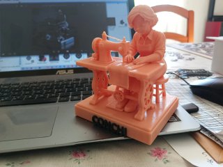 Figura costurera pintada a mano