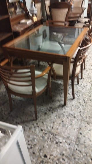 Mesa comedor ampliable con 4 sillas.Doble cristal