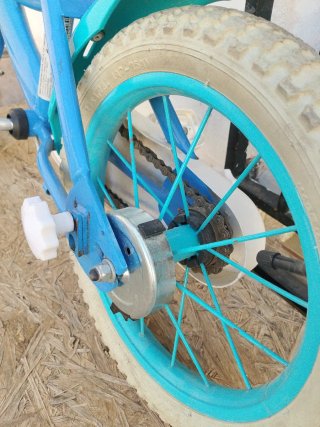 Bicicleta infantil azul vintage
