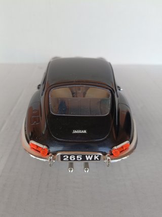 1/18 MODELLO JAGUAR E TYPE COUPE DIABOLIK