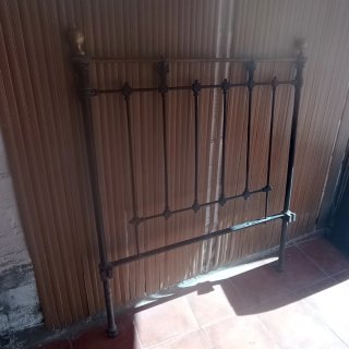 Due letti in ferro battuto da restaurare 1.30
