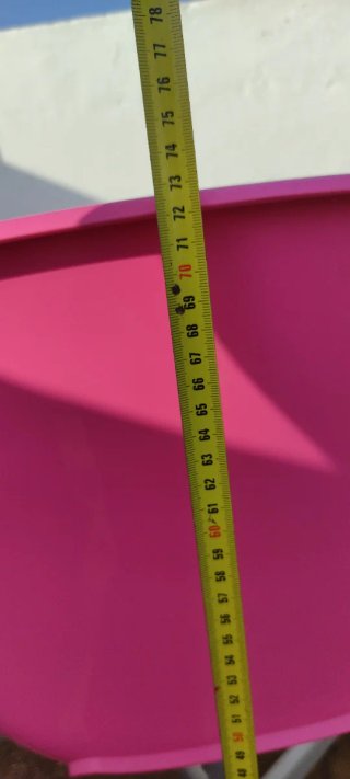 Silla de oficina rosa con ruedas