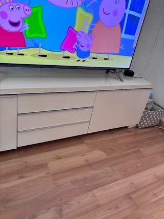 Mueble TV beige y blanco