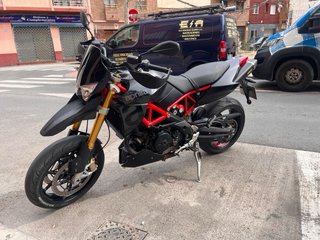 Aprilia Dorsoduro 900 Negra/Roja