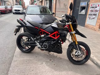 Aprilia Dorsoduro 900 Negra/Roja