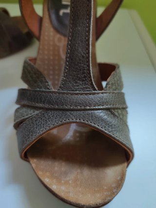 Sandalias tacón ART kaki talla 36