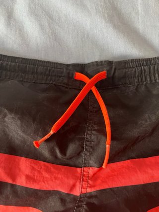 Bañador niño Decathlon negro naranja talla 10aprox