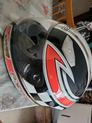 Casco de moto RXA negro y blanco