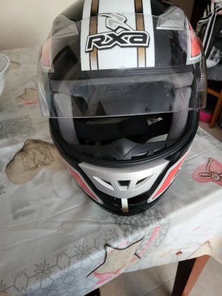 Casco de moto RXA negro y blanco