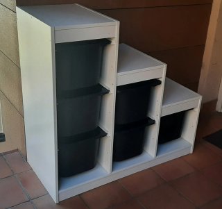 Mueble Escalera Blanco y Negro