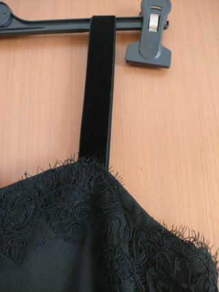Tuta elegante nera con pizzo