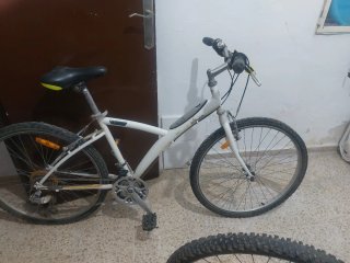 Bicicleta blanca BTWIN