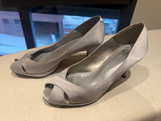 Zapatos G by Gruppo G. Plata