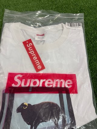 Camiseta Supreme Negra y Blanca