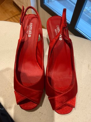 Zapatos de tacón rojos Renata Martinez