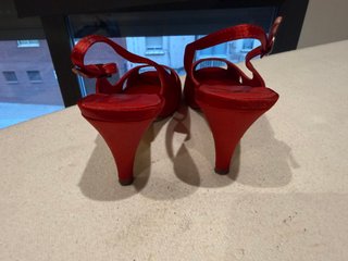 Zapatos de tacón rojos Renata Martinez