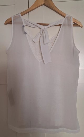 Top lino blanco con hilo dorado y lazo espalda