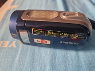 Cámara Samsung Negra + Cargador