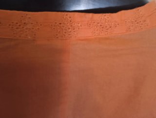 Blusa naranja con bordados