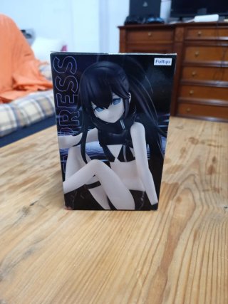 Pack 2 Figuras: Black Rock Shooter y Chainsaw Man.