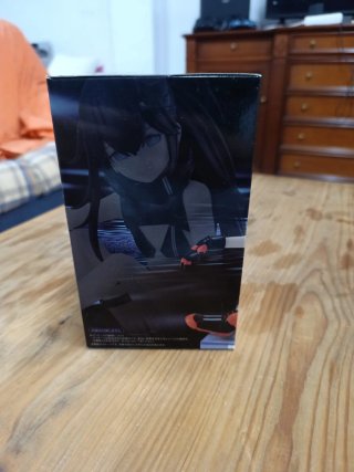 Pack 2 Figuras: Black Rock Shooter y Chainsaw Man.