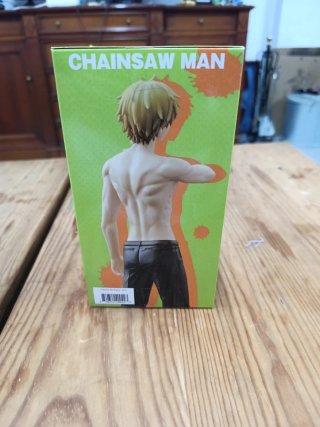 Pack 2 Figuras: Black Rock Shooter y Chainsaw Man.