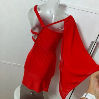 Vestido Rojo sexy corp out, una manga  vaporosa