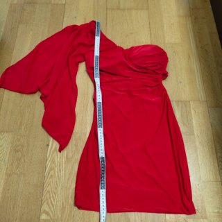 Vestido Rojo sexy corp out, una manga  vaporosa