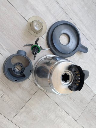 Thermomix TM5 con accesorios (averiada)