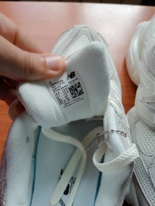 New Balance 9060 Beige/Blanco