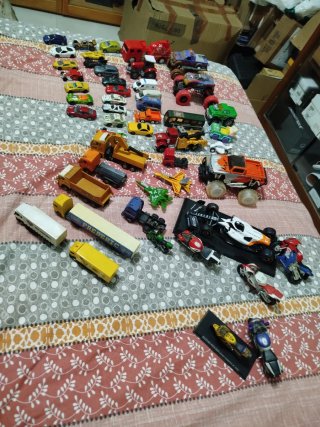 Lotto: camion, auto, moto, aerei, trattori 50 pezz