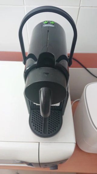 Cafetera Nespresso DeLonghi Negra