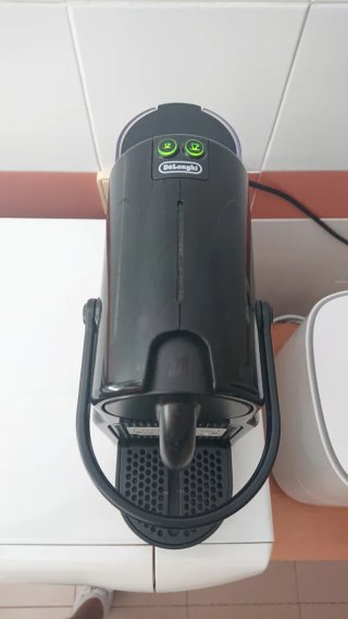 Cafetera Nespresso DeLonghi Negra