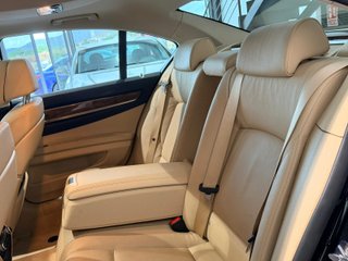 BMW 740I (326 CV)