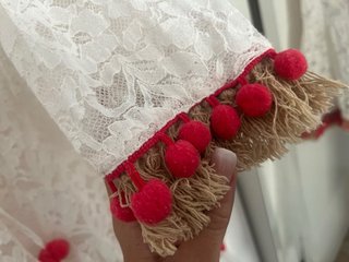 Vestido encaje blanco y rojo bordado