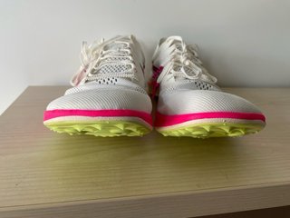 Zapatillas Nike Running Blancas y Fucsia