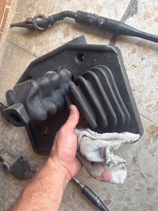 Nissan Patrol K260 Palanca y Fuelles